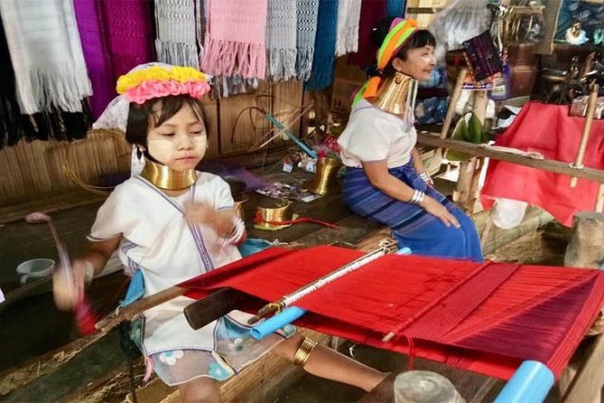 Chiang Mai-Chiang Rai: White Temple-Black Museum-Blue Temple - Mae Khachan Hot Spring, a useful roadside break