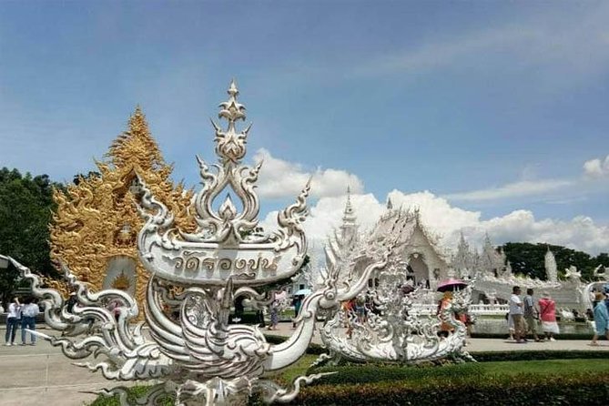 Chiang Mai-Chiang Rai: White Temple-Black Museum-Blue Temple - The Karen village and the package B decision