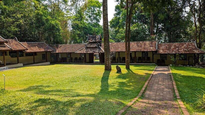 Chiang Mai: Doi Suthep and Wat Pha Lat Temple Evening Tour - What the two temples offer together