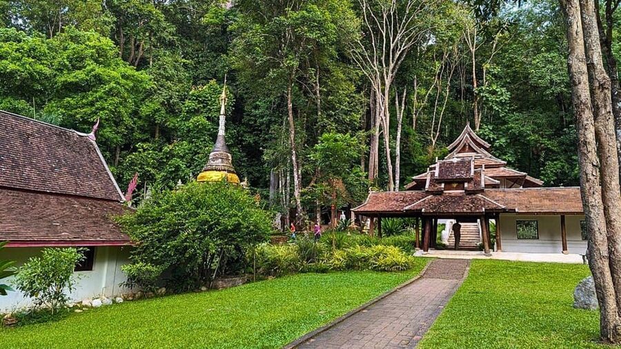 Chiang Mai: Doi Suthep and Wat Pha Lat Temple Evening Tour - About the White Temple and Blue Temple claims