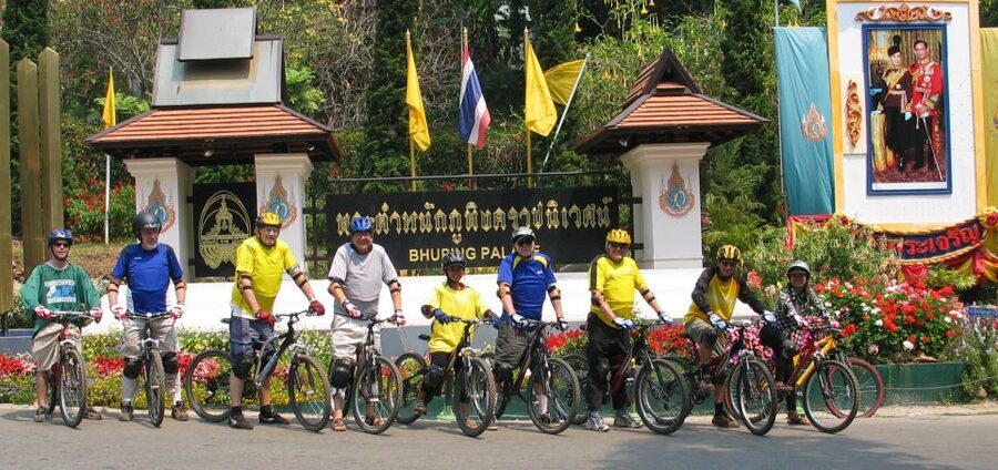 Chiang Mai: Doi Suthep National Park Leisure Hiking & Biking - Lunch and views near Wat Phra That Doi Suthep
