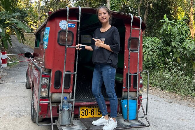 Chiang Mai - Doi Suthep Temple & Wat Pha Lat Hike - Riding Chiang Mai’s red songthaew