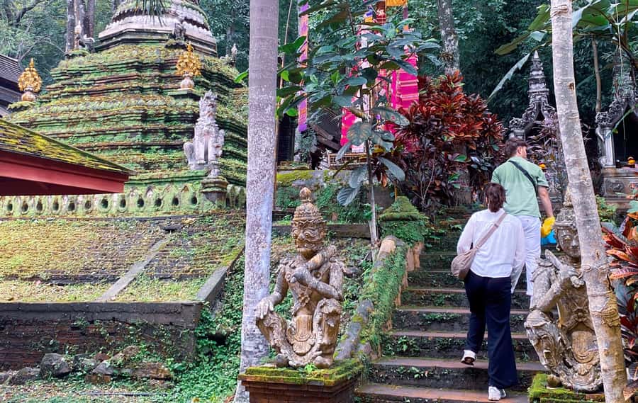 Chiang Mai: Doi Suthep, Wat Pha Lat and Michelin Food Tour - Doi Suthep after dark