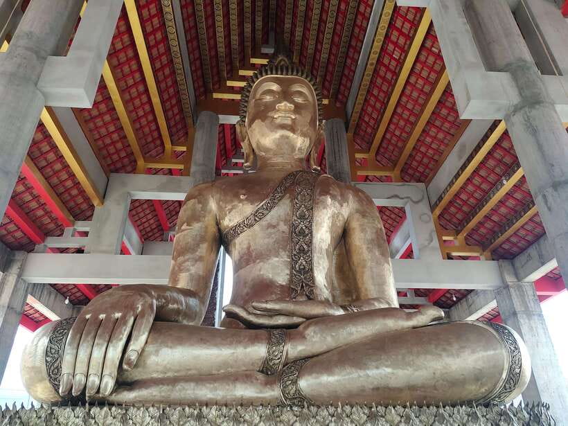 Chiang Mai: Elephants, Sticky Waterfalls, Market and Temple - Guides, transport, and group size
