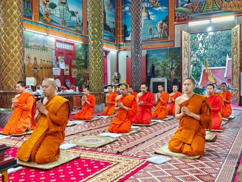 Chiang Mai: Evening Chanting & Meditation - Hearing the evening chanting with the monks