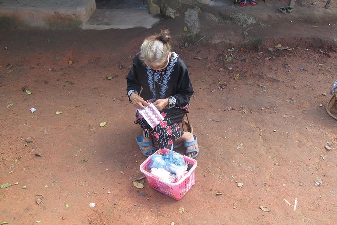Chiang Mai : Hill Tribe Ways & Evening Chanting at Doi Suthep Temple Small Group - What the guides add to the experience