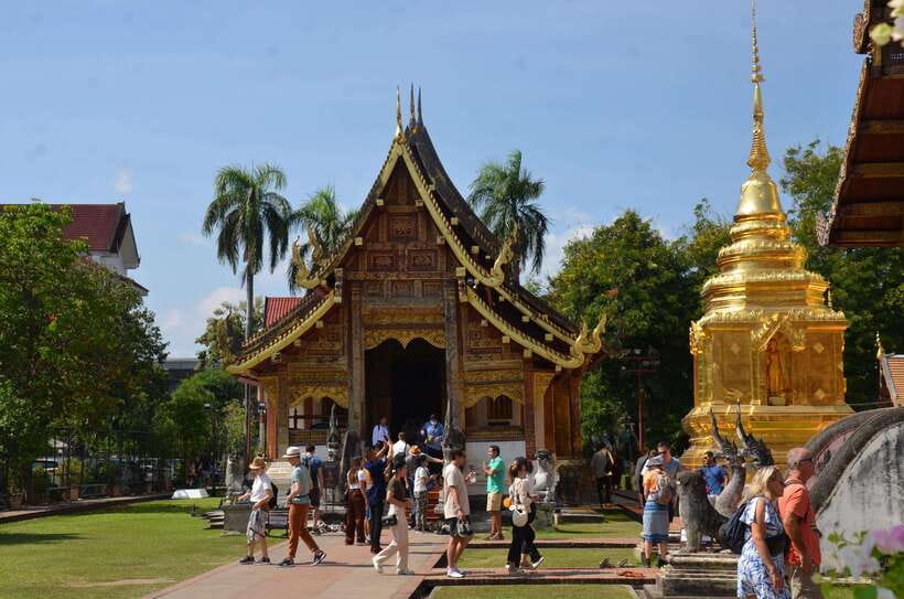 Chiang Mai: Historic Temples and City Guided Walking Tour - Wat Phra Singh and classic Lanna design
