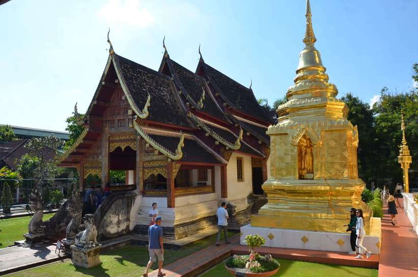 Chiang Mai: Historic Temples and City Guided Walking Tour - Pace, weather, and physical demands