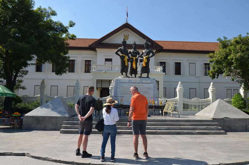 Chiang Mai: Historic Temples and City Guided Walking Tour - Temple clothing and what to carry