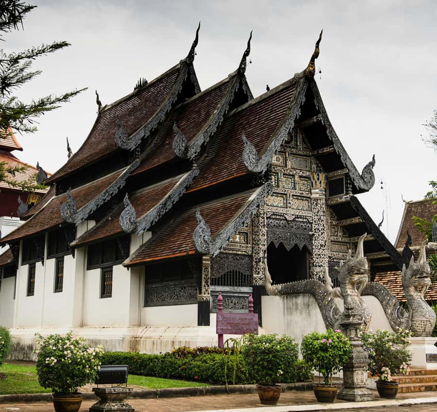 Chiang Mai Light: Tuk Tuk Night Tour with Temples & Markets - Wat Chedi Luang under the night lights