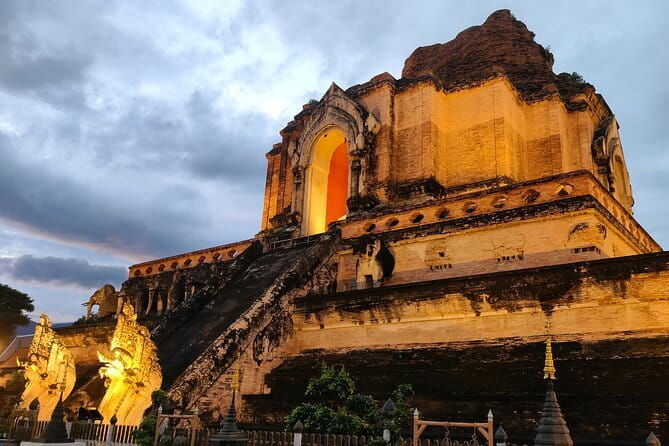 Chiang Mai Old City & Temples 3 hour Twilight Walking Tour - Key points to know before you book