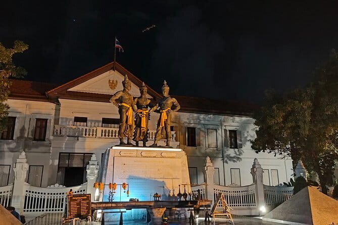 Chiang Mai Old City & Temples 3 hour Twilight Walking Tour - Starting at Wat Phra Singh