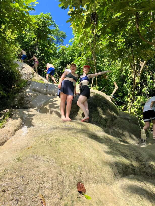 Chiang Mai: Sticky Waterfall scenic loop unseen lake &temple - Guides, group size, and the feel of the day