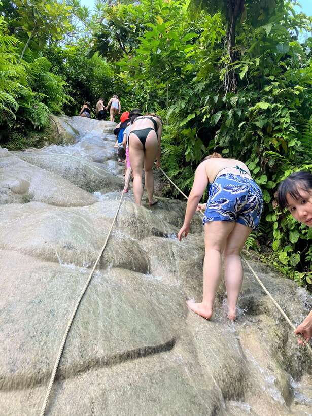 Chiang Mai: Sticky Waterfall scenic loop unseen lake &temple - Wat Phra That Doi Saket: a high start with temple context