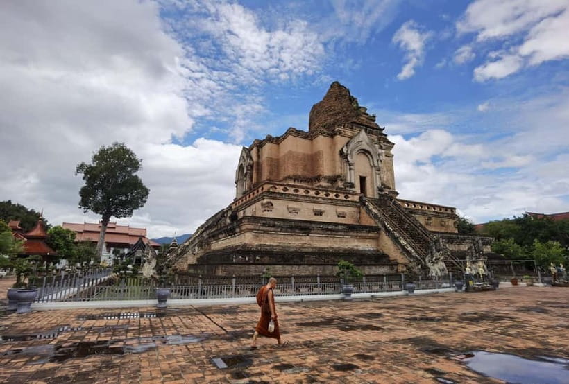 Chiang Mai: Temple And City Walking Tour Part I - Wat Chedi Luang and the great ruined stupa