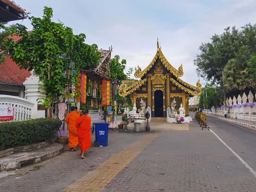 Chiang Mai: Temple And City Walking Tour Part I - Wat Phan Tao and Lanna woodwork