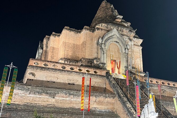 Chiang Mai Temples and Market Tuk-Tuk Evening Night Tour - Wat Phan Tao and the charm of a smaller stop