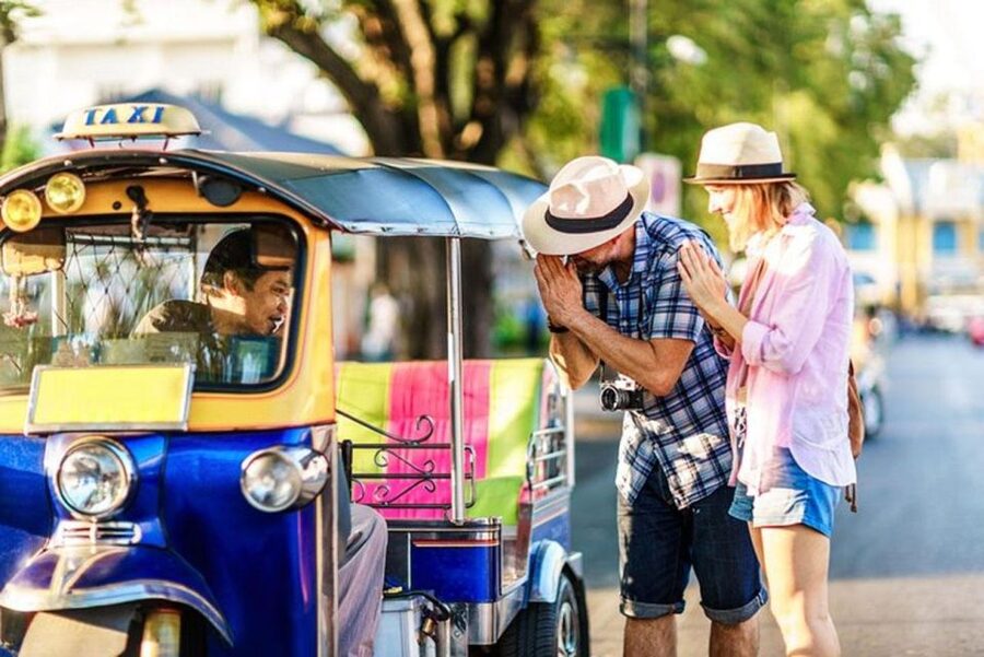 Chiang Mai: Temples and Street Food Night Tour by Tuk Tuk - Key points to know before booking