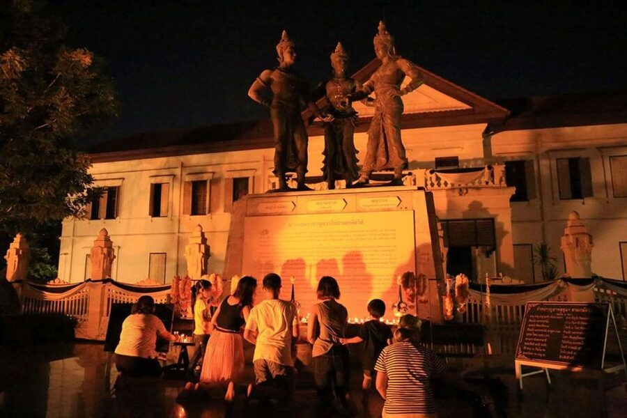 Chiang Mai: Temples and Street Food Night Tour by Tuk Tuk - Three Kings Monument and Chiang Mai’s origin story