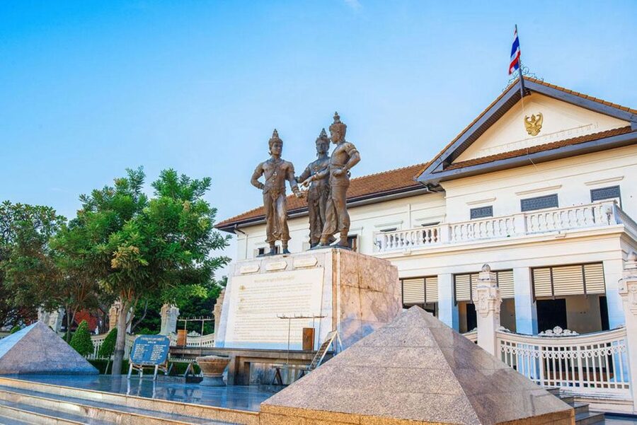 Chiang Mai: Temples and Street Food Night Tour by Tuk Tuk - What the private tuk tuk setup is really like
