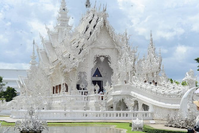 Chiang Mai Temples & Old City Hidden Gems Small Group Tour 2 Hrs - Who should book this experience?