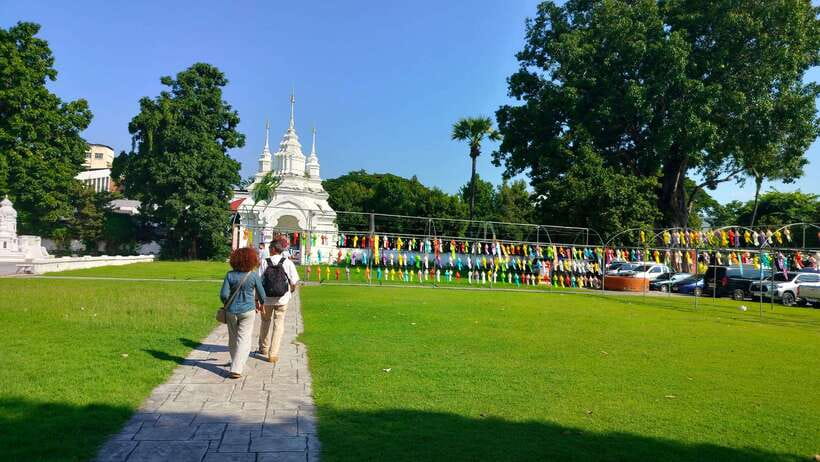 Chiang Mai: Tuk-Tuk Evening Tour with Temples & Street Foods - Wat Lok Moli and its Lanna character