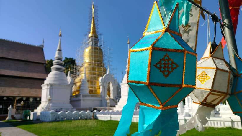 Chiang Mai: Tuk-Tuk Evening Tour with Temples & Street Foods - Group size, guiding, and the evening pace