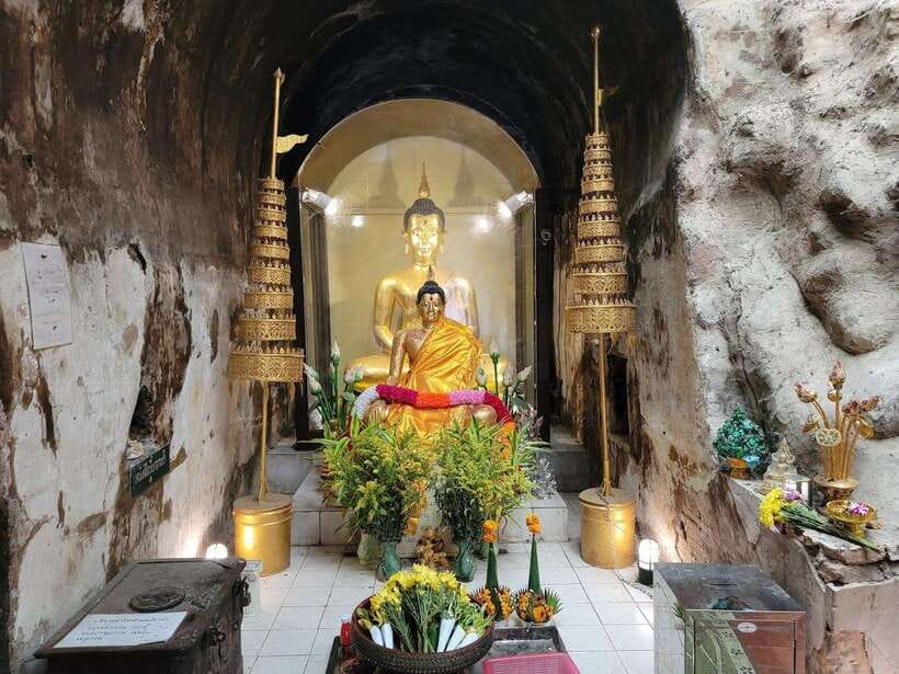 Chiang Mai:Wat Phra That Doi Suthep & Wat Umong Evening Tour - The guide can shape the experience