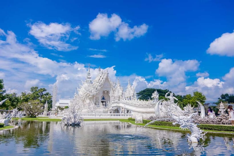 Chiang Mai: White, Red/Black & Blue Temples Tour with Lunch - Guides, vans and how the day feels