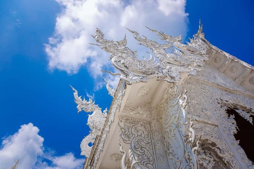 Chiang Mai: White, Red/Black & Blue Temples Tour with Lunch - The Karen Long-neck village: decide with care