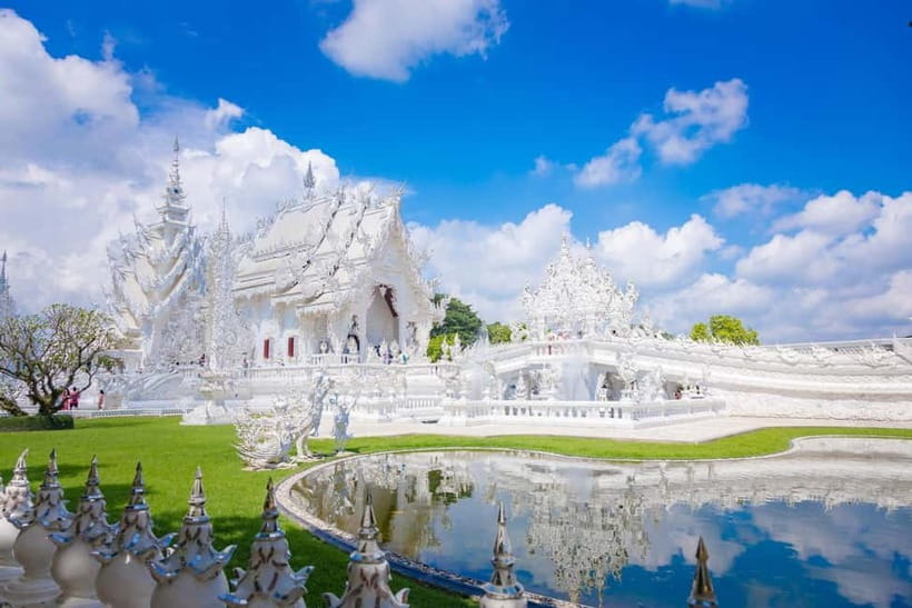Chiang Mai: White, Red/Black & Blue Temples Tour with Lunch - Mae Kachan Hot Spring: a brief warm-up stop