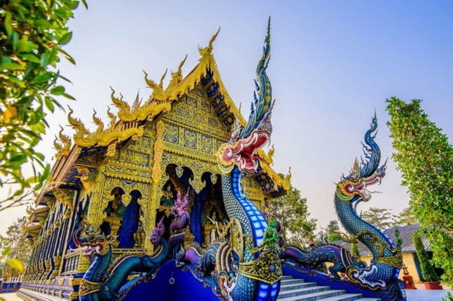 Chiang Rai: 3 Temples and Golden Triangle 1 Day Tour - Blue Temple, color and quiet detail