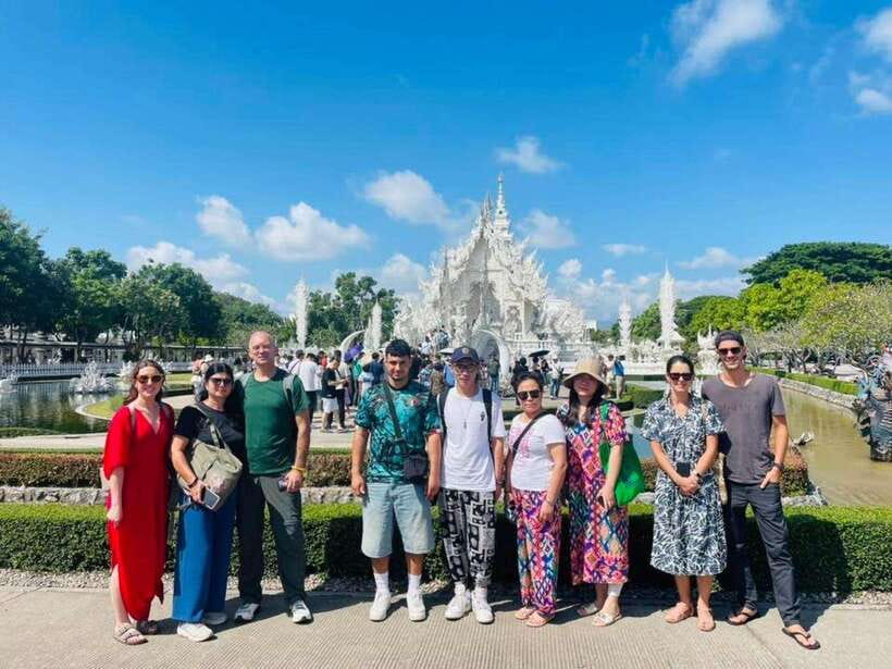 Chiang Rai: Excursion White, Blue,Red Temples & Lalitta Café - Wat Rong Suea Ten and its blue interior