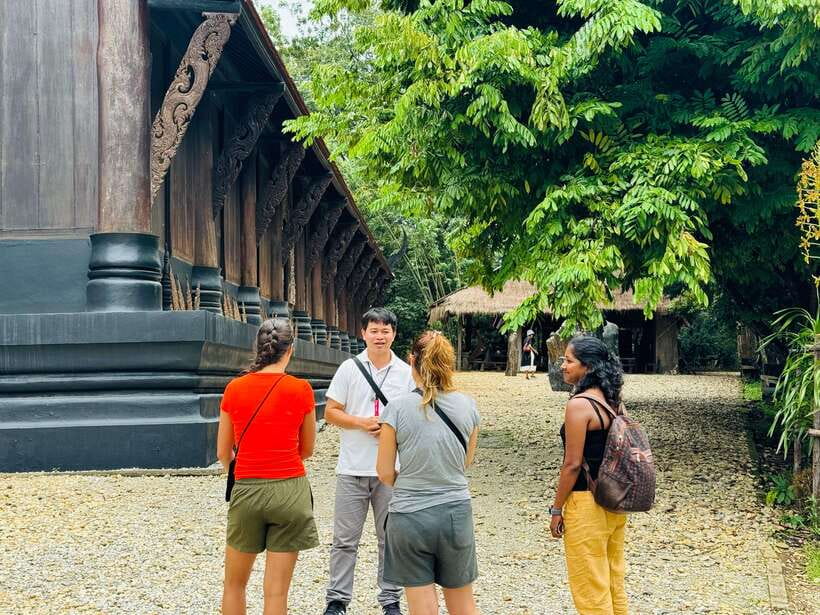 Chiang Rai: Iconic Temples & 7 Major Sites—River View Buffet - Choui Fong Tea Plantation and the quieter middle of the day