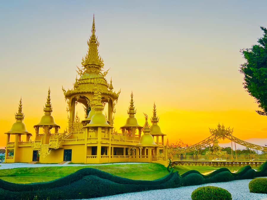 Chiang Rai:Private Transfer to Chiang Mai with Temples Visit - Wat Rong Khun, the White Temple