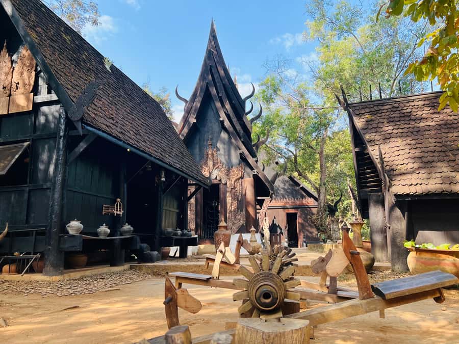 Chiang Rai:Private Transfer to Chiang Mai with Temples Visit - Guide quality and the human side of the day