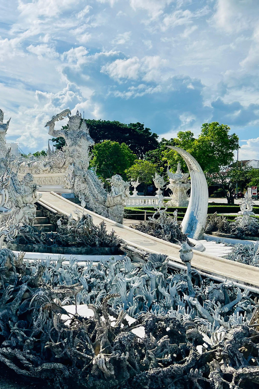Chiang Rai:Private Transfer to Chiang Mai with Temples Visit - Who should book this experience?
