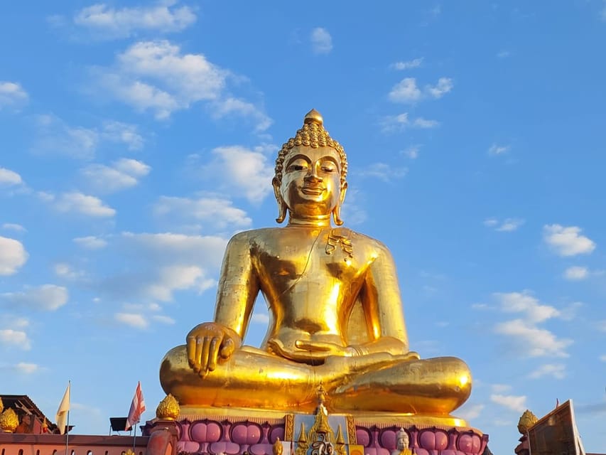 Chiang Rai: Temple Treasures & Popular Sightseeings (Buffet) - Blue Temple brings a calmer mood