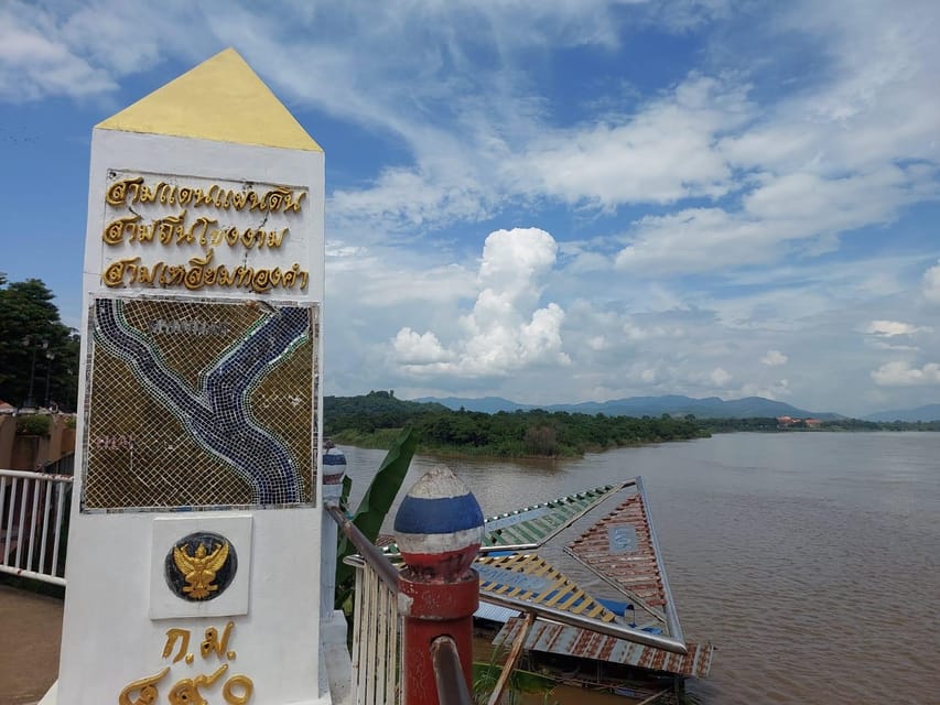 Chiang Rai: Temple Treasures & Popular Sightseeings (Buffet) - The Kayan village requires a personal choice