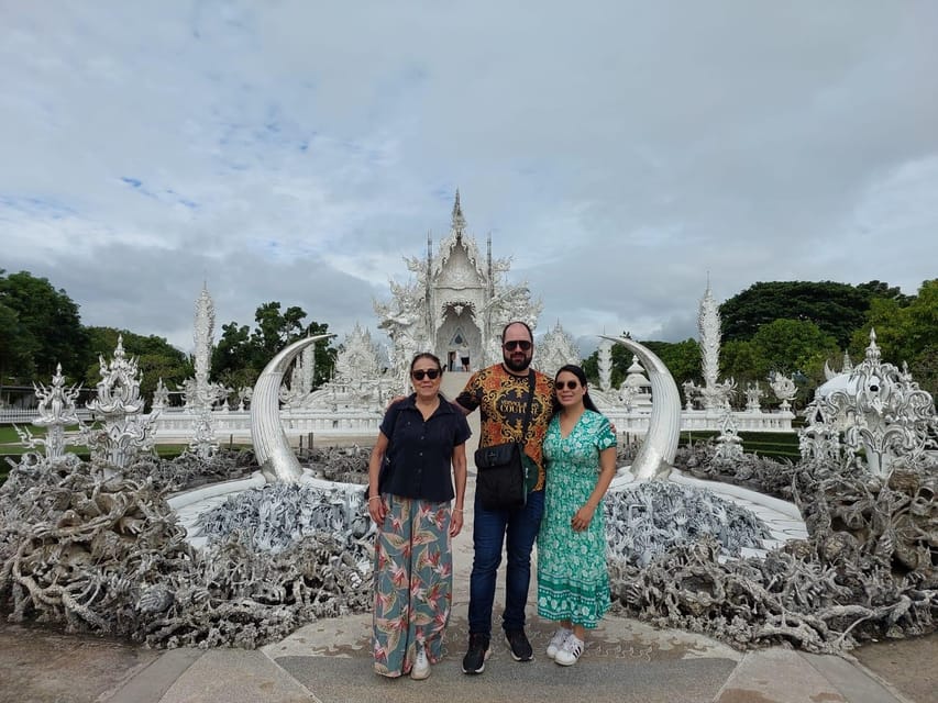 Chiang Rai: Temple Treasures & Popular Sightseeings (Buffet) - Choui Fong Tea Farm is a short scenic pause