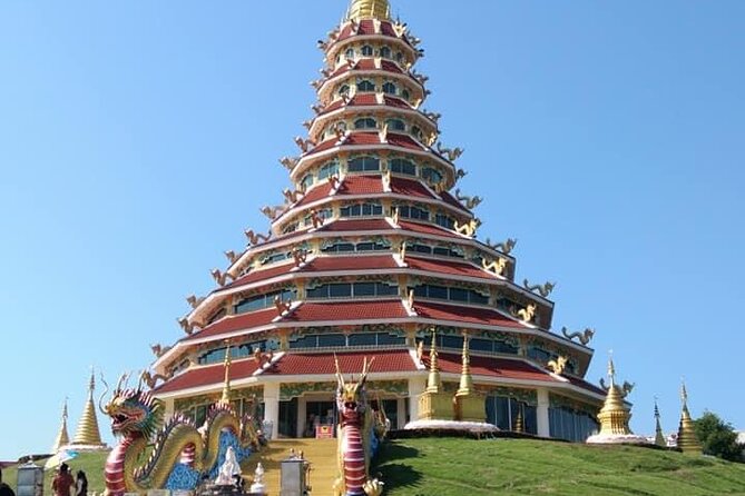 Chiang Rai Temples: Private Tour from Chiang Mai - Lunch at a local restaurant