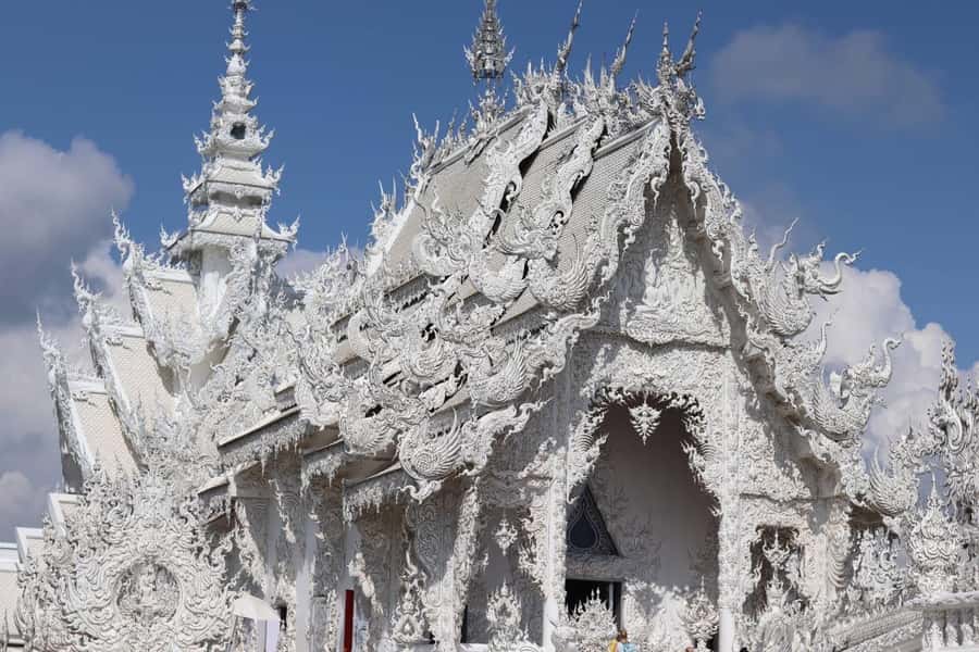 Chiang Rai White & Blue & Huay Pla Kang Temple& Lalitta Cafe - Mae Kachan Hot Spring: a useful first break