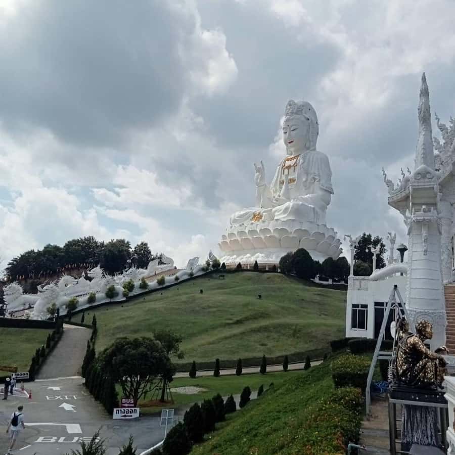 Chiang Rai White & Blue & Huay Pla Kang Temple& Lalitta Cafe - Leaving Chiang Mai in a private car