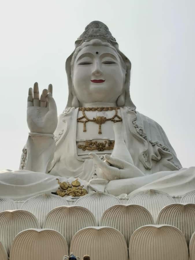 Chiang Rai White, Blue, Red 3 Temples Tour - What guides add to the day