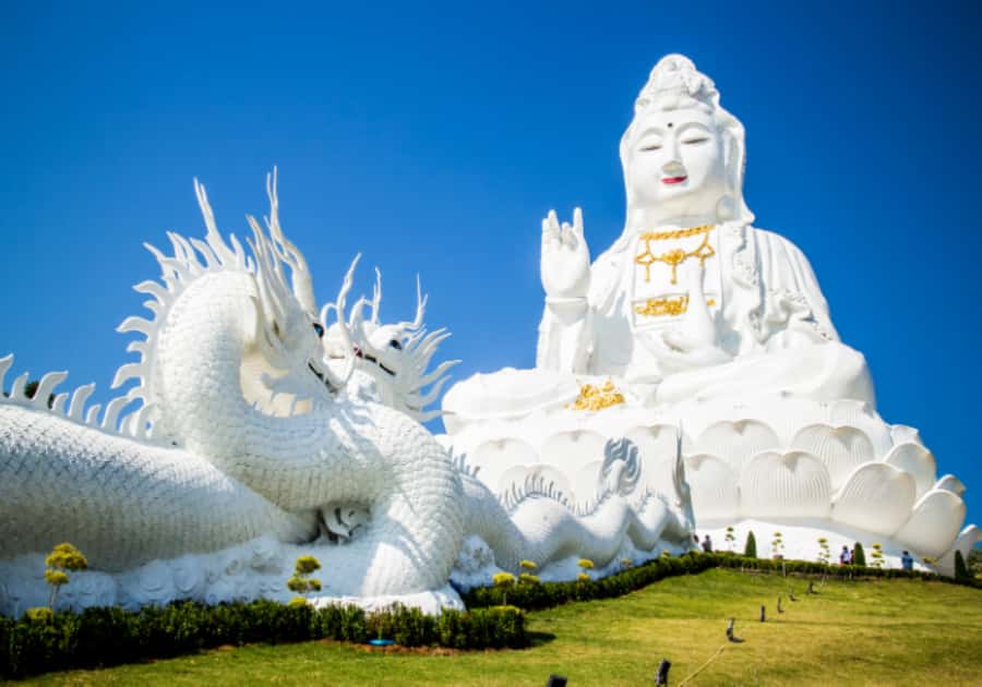 Chiang Rai White, Blue, Red 3 Temples Tour - The early pickup and long northern road