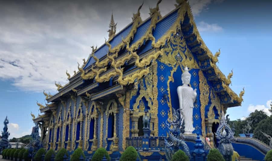 Chiang Rai: White, Blue, Red Temples, Long Neck Tour - Lunch, transport, and what the $57 covers