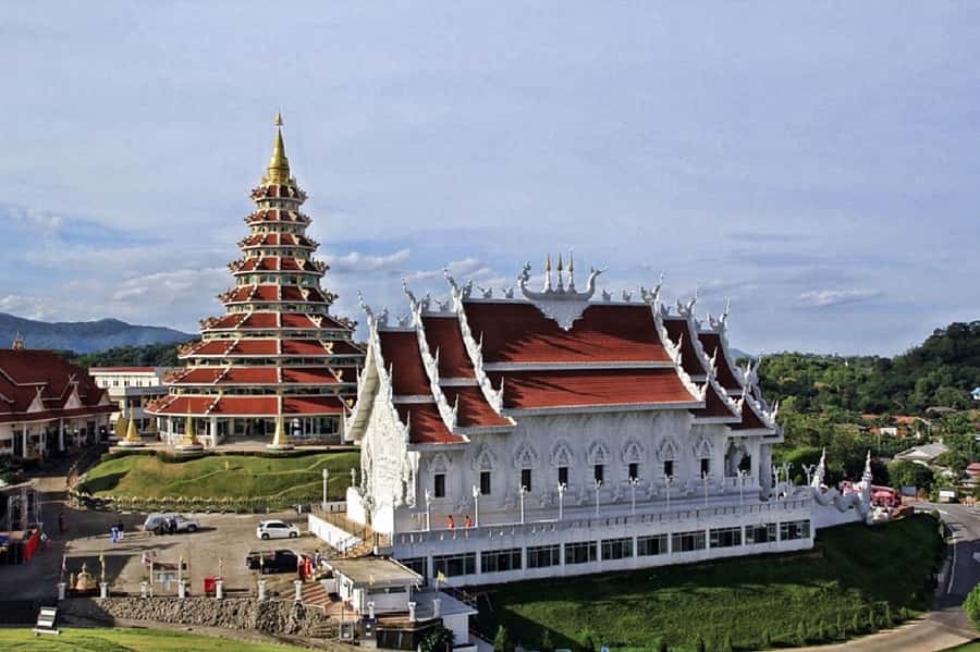 Chiang Rai White Temple and Blue Temple Day Tour - Guides can turn temple stops into real lessons