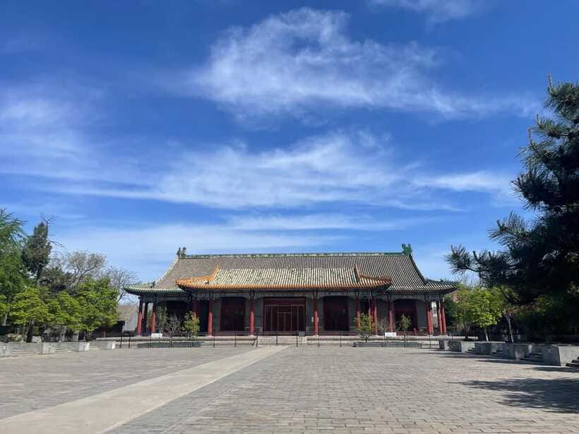 Chinese Kungfu class in old temple beside Forbidden Ci - A class for beginners, families, and curious sightseers