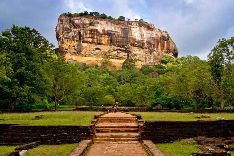 Colombo: Sigiriya, Dambulla Caves, & Wildlife Day Tour - Dambulla Cave Temple at the end