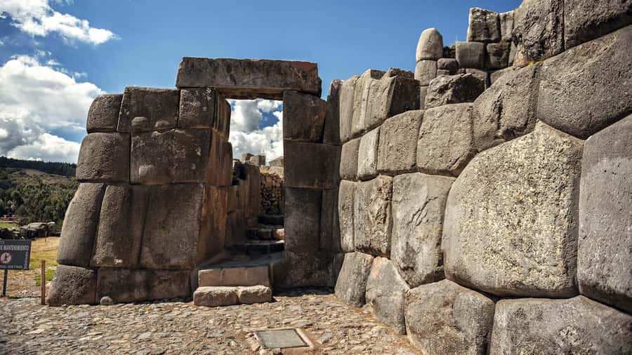 Cusco : City Tour of 4 Ruins and Sun Temple - Coricancha, where Inca stonework meets Spanish Peru